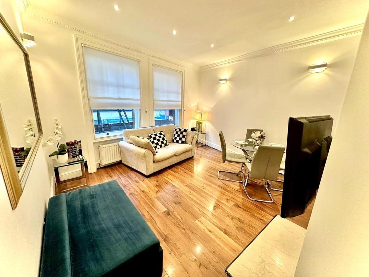 Alluring 2-bed, 2-bath Flat On High Street Kensington, Near Kensington Palace Apartment London